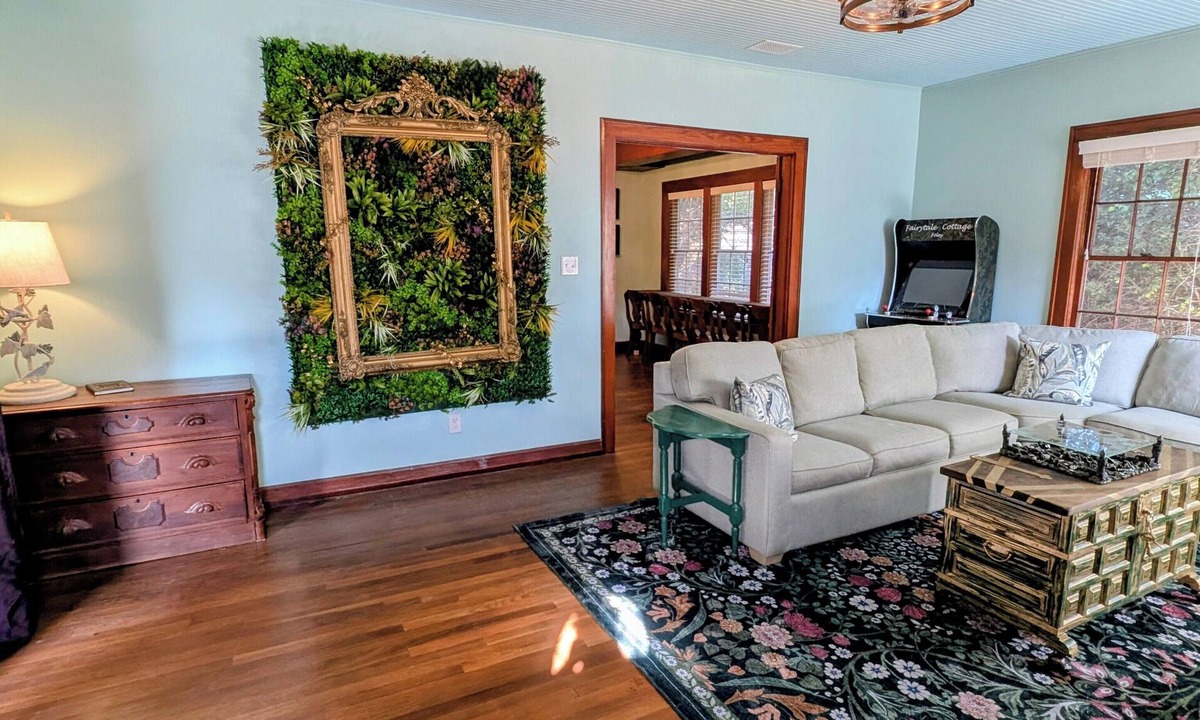 Foley House | Downtown Foley Fairytale Cottage – Sleeps 14, Hot Tub, Near Beaches