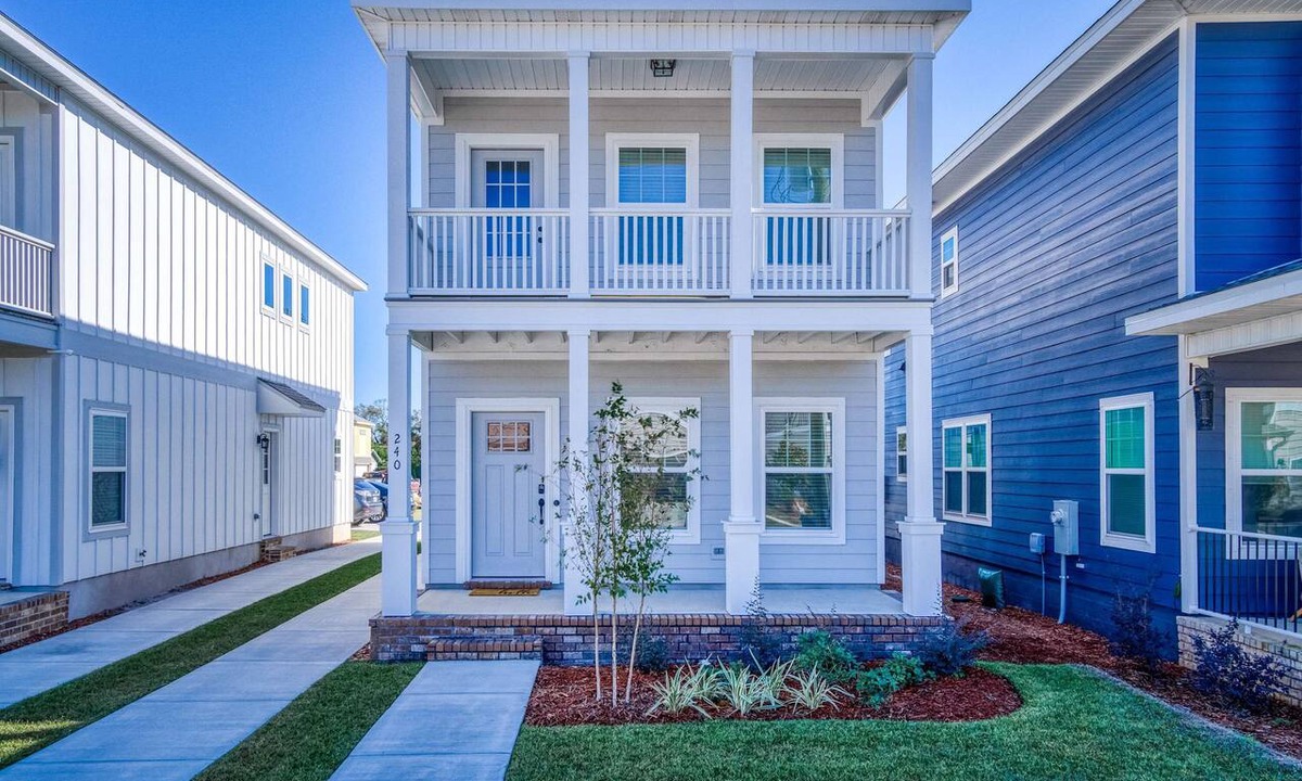 South Pensacola House | Downtown Home - WiFi, Central AC, Private washer&dryer, & Balcony - Dog-Friendly
