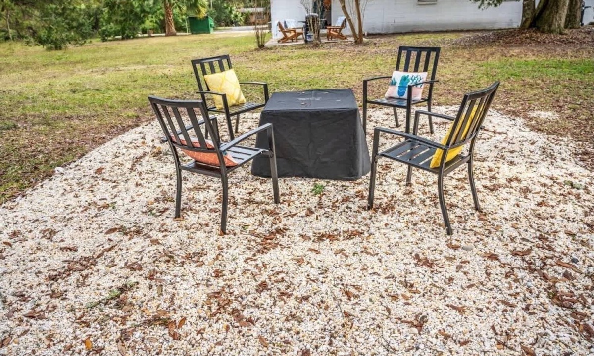 West Pensacola House | Duplexes & homes w/yard & patio
