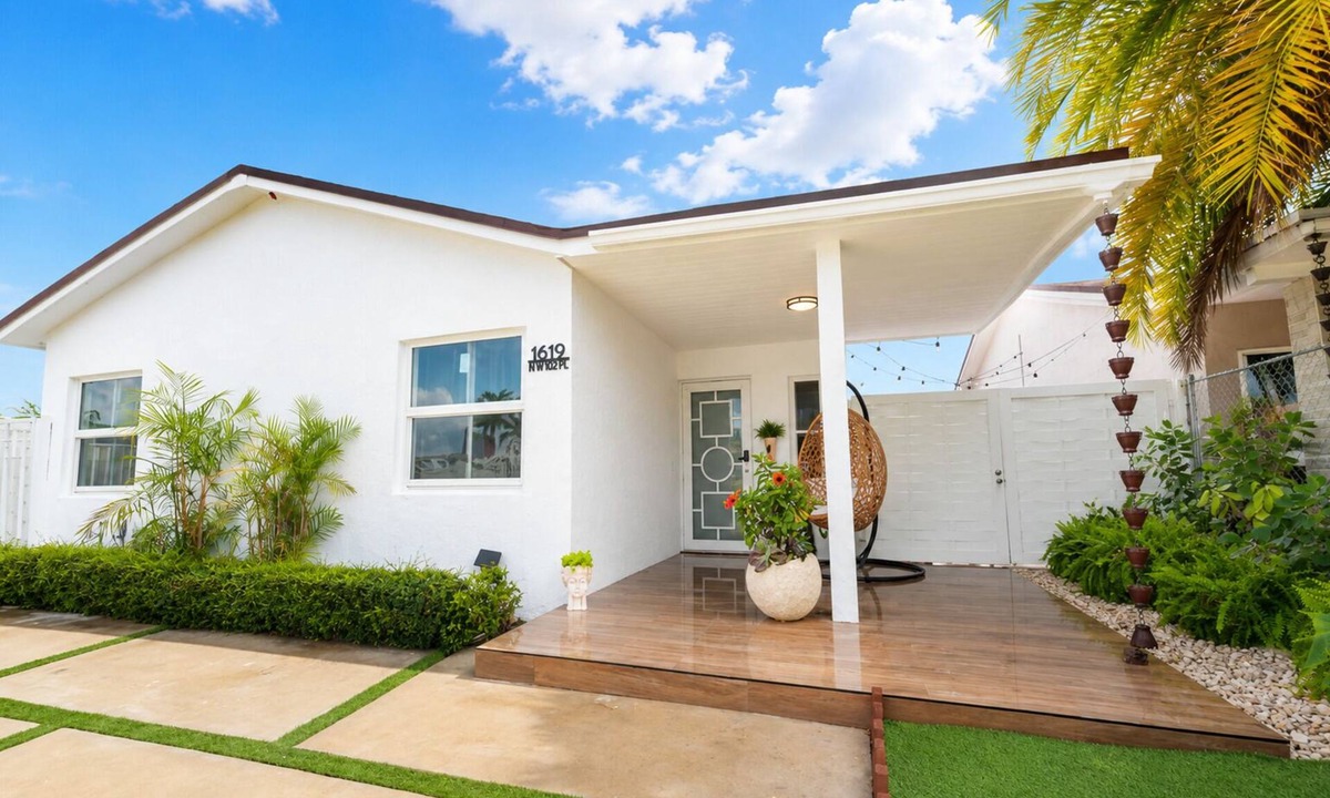 Tamiami House | E&A SouthWest - Sandy Beach Suite with Private Terrace