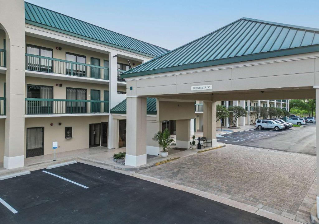 Foley Hotel | Econo Lodge Inn & Suites Foley-North Gulf Shores