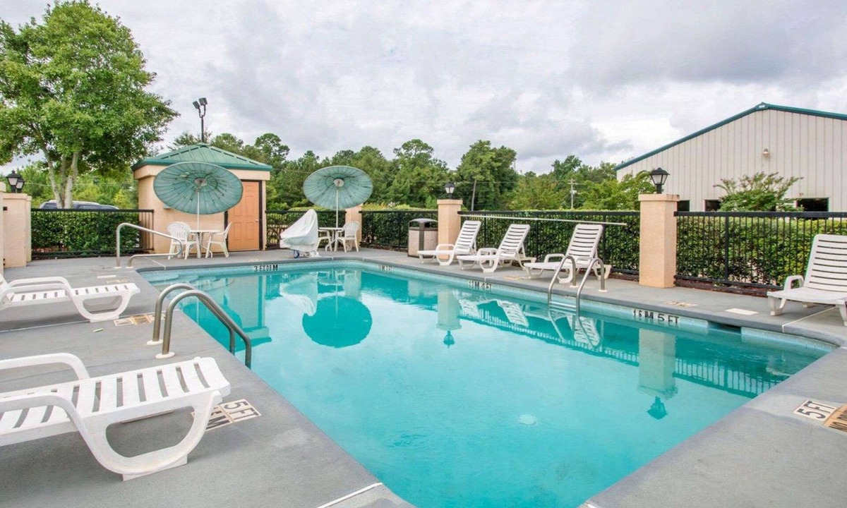 Troy Hotel | Econo Lodge Troy