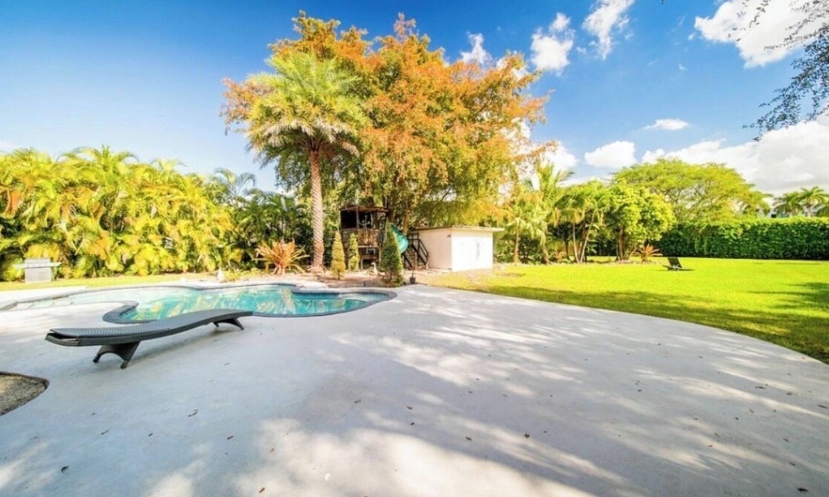 Tamiami House | El Laguito