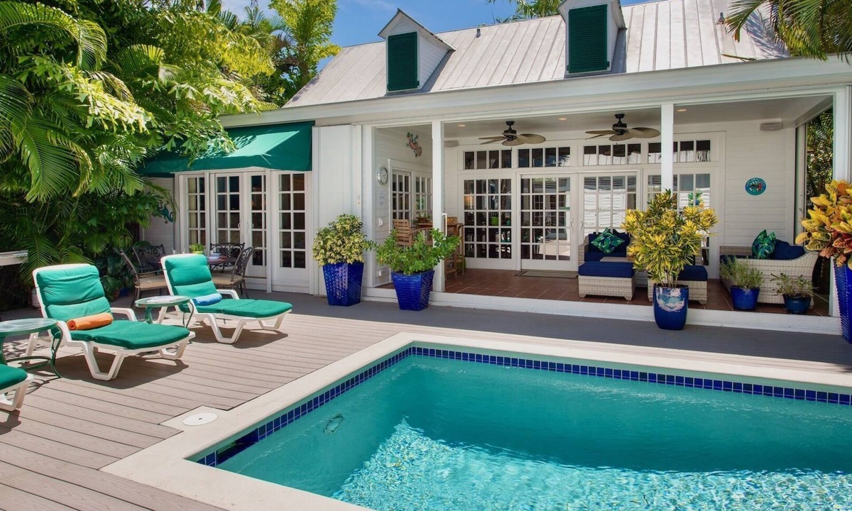 Bahama Village House | *ELEGANT ESCAPE @ THE ANNEX* Home & Pool + Last Key White Glove Service.