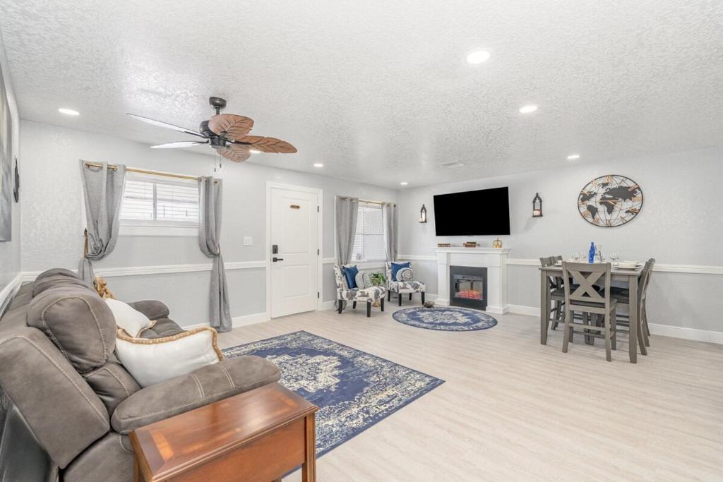 Tropic Apartment | Elegant Retreat Near Downtown and Beach