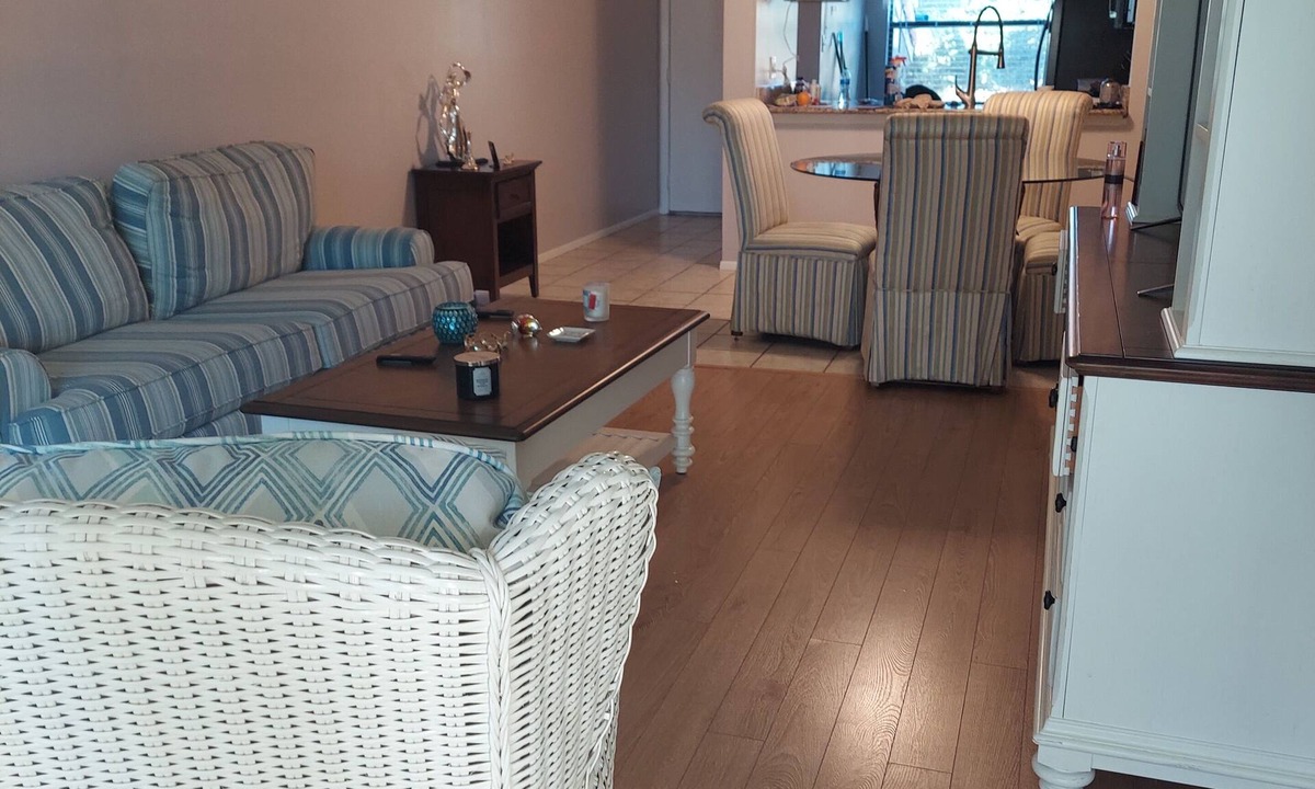 Ventura Condo | Enjoy golf, PB, Disney on this 2nd Floor gated condo! 10 mins from airport.