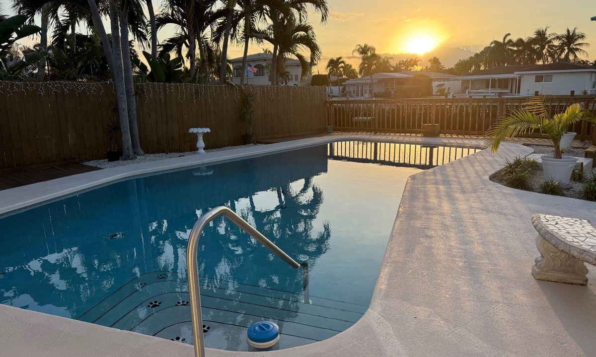 Garden Isles House | Enjoy the perfect vacation! POOL AND WATER FRONT! Pompano Beach. SLEEP 12 PEOPLE