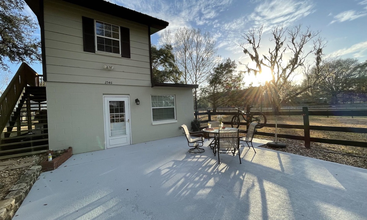 Ocala Apartment | Escape the crowds & relax on a peaceful 3-acre horse farm in SE Ocala.