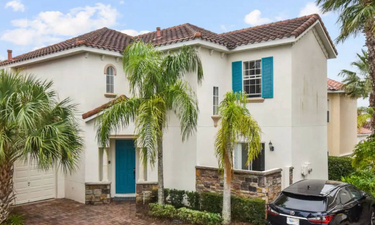 Hillcrest Estates Villa | Escape to Comfort & Elegance: Spacious 5-beds Mediterranean villa close to Parks