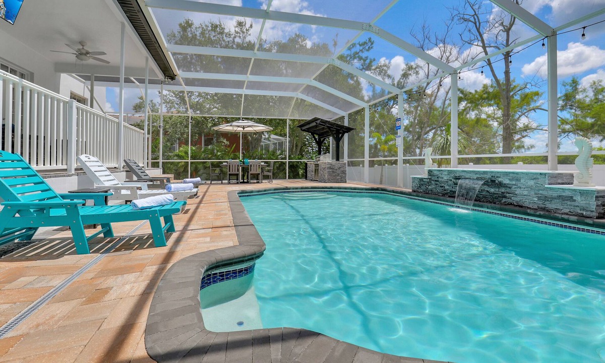 Apollo Beach House | Escape to Comfort ☀️ Pool Home Near Tampa