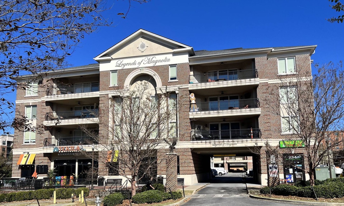 Auburn Condo | Everything Auburn, Location, Location! Views of Jordan Hare and Toomer's Corner!