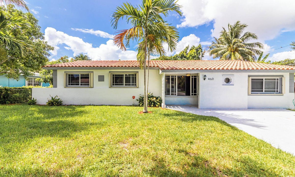 El Portal House | Exclusive 5BR/2BA Florida Retreat – Spacious & Stylish!