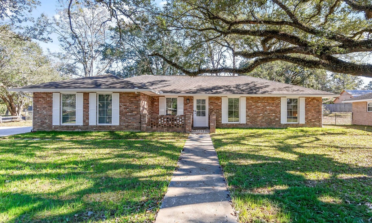 Highlands - Perkins House | Fabulous 5 Bedroom Elegance Near LSU -Single Level home with Mother-in-Law suite