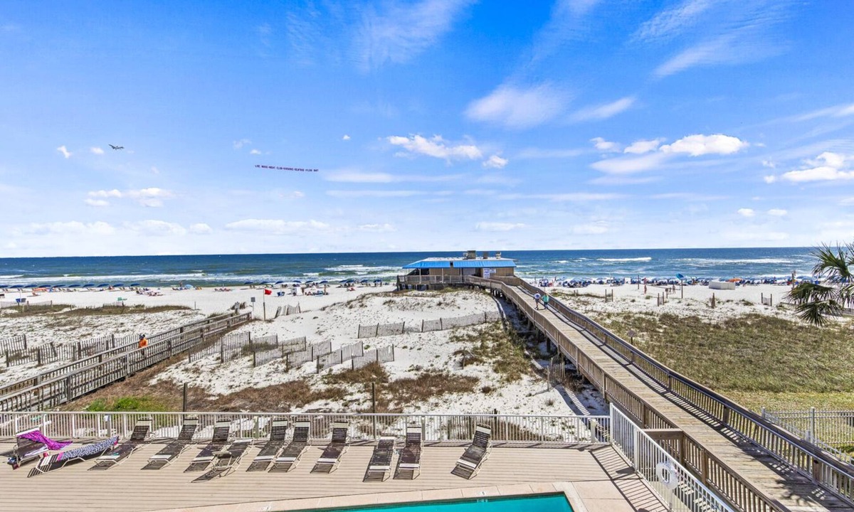 Gulf Shores Condo | Fall break special! Ocean front. Have lunch at SEA-N-SUDS on the ocean!!