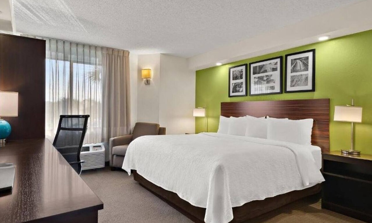 Wesley Chapel Hotel | Family-Friendly Space Near Wesley Chapel's & Top Sites | Pool, Free Parking