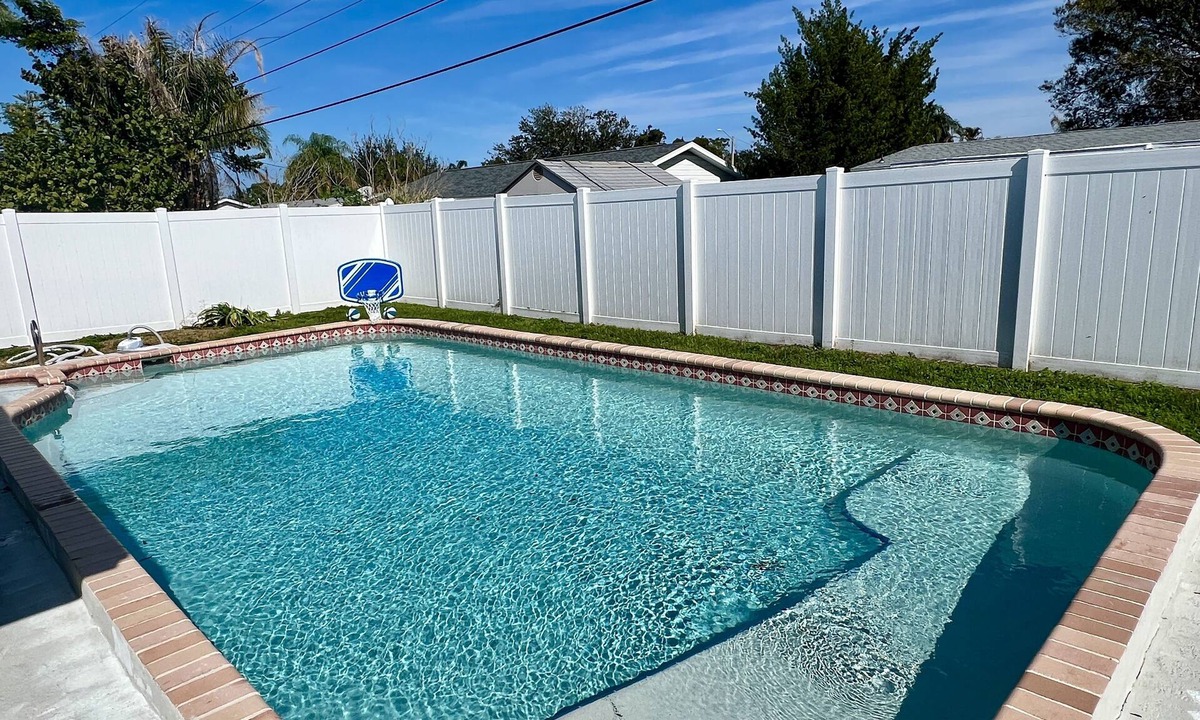 Hampton Homes House | ❤️ Family Friendly POOL Home - 10 mins to Cocoa Beach & Kennedy Space Center! ❤️