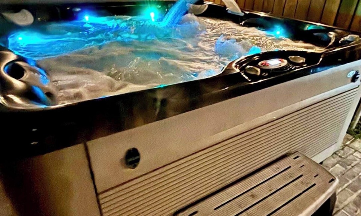 Milton House | Family house 3-2 with Hot Tub jacuzzi and patio, 20 minutes from Pensacola Beach