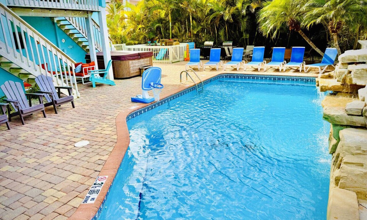 Holmes Beach House | Family Tides, Great for groups, Ocean View, Pool/Waterfall, Spa, Golf Cart Incl.
