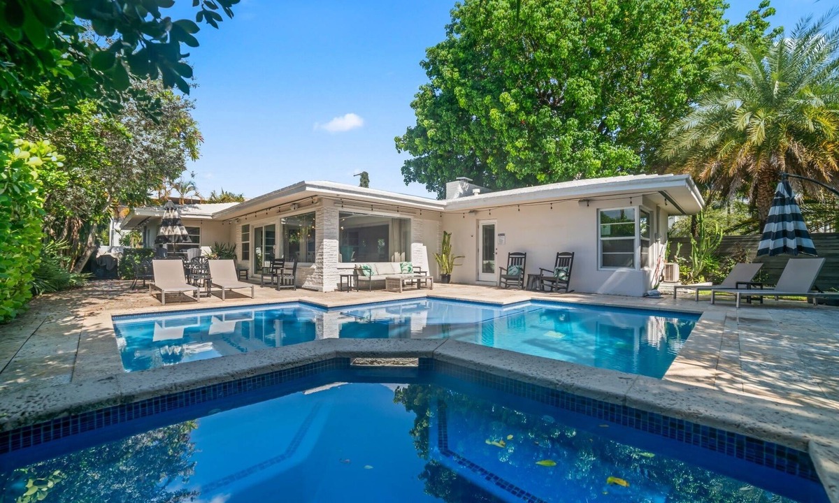 Victoria Park House | FIFA World Cup base, pool and hot tub, Brightline to Hard Rock Stadium