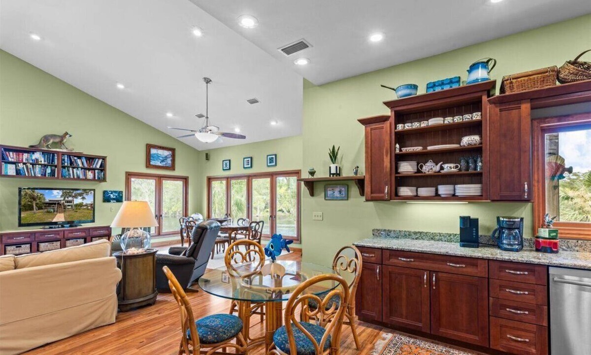 Steinhatchee House | Fisherman's Cove -Waterfront home with private dock on the River sleeps 10