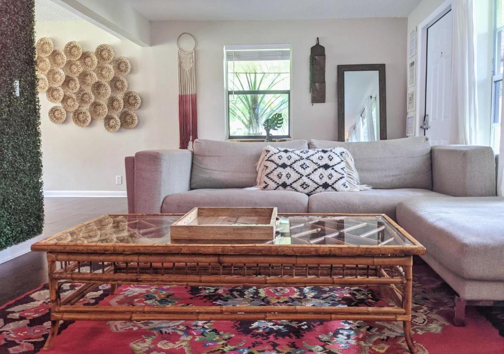 Edgewood House | Flamingo Place - One block to Lauderdale Marine Center - 3 bedroom - 2 bath - King bed