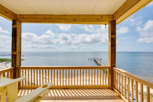 Carrabelle House | Florida Gulf Coast Getaway w/Dock & Beach Views