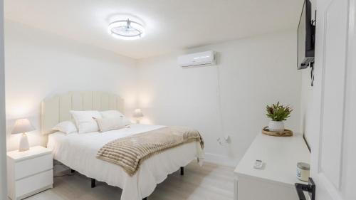 Fort Myers Apartment | Florida Paradyse ll 5 min downtown Cozy Modern