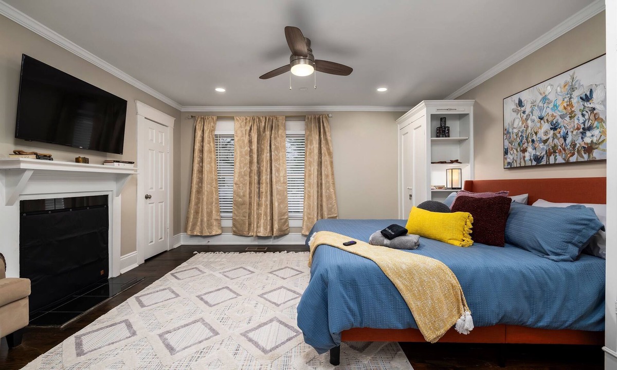Forest Park Apartment | Forest Park Gem: Near attractions & Group Fun