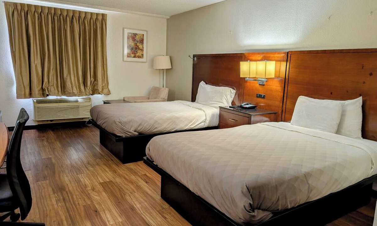 Forsyth Hotel | Forsythia Inn