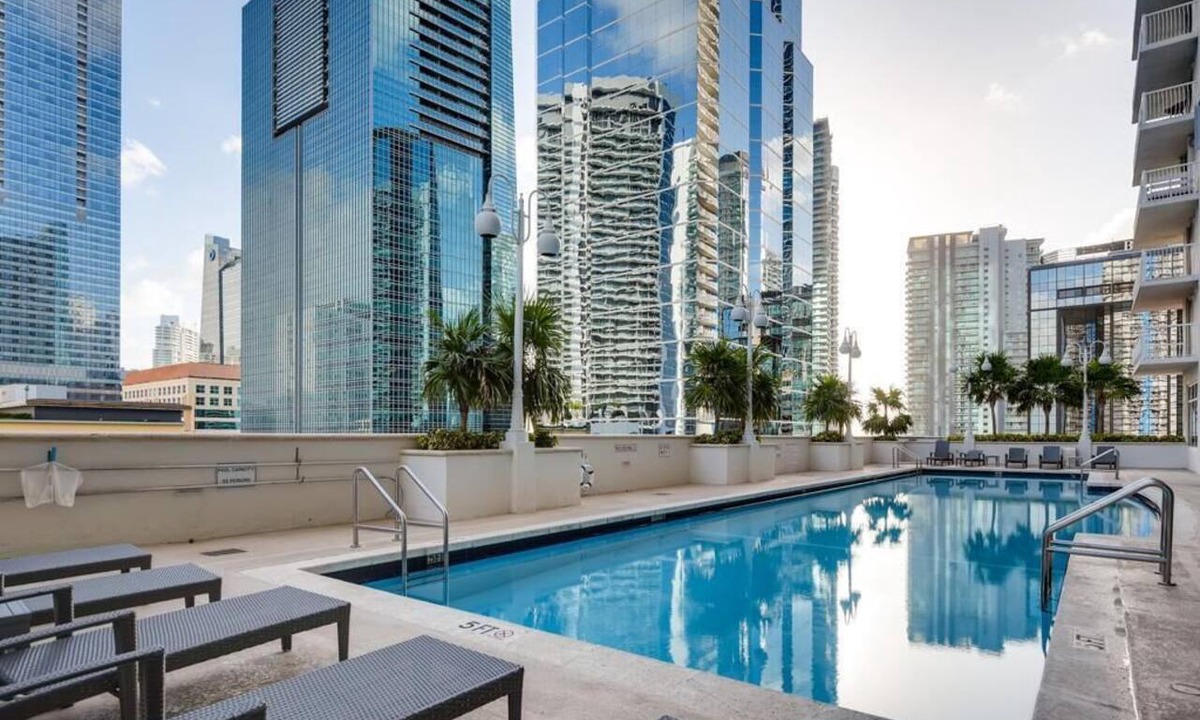 Brickell Condo | FREE Parking 2 King Beds Brickell 1BR Pool Gym
