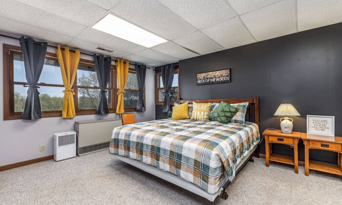 Apple River Cabin | Full Retreat 2 Motel Style Rooms l 4 beds | Noon CheckIn