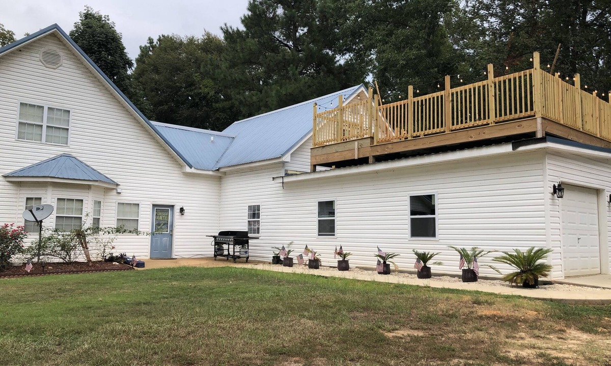 Titus House | Fully furnished-monthly 1-6 months - incl.electric,gas,garbage,dish,internet