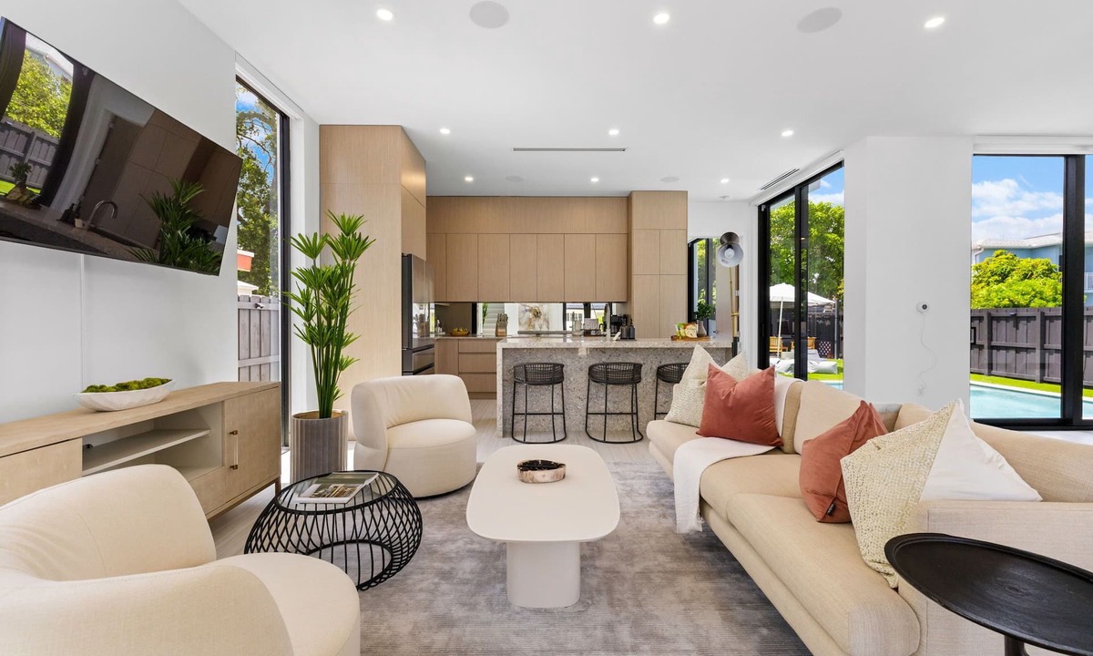 Ludlam House | Gables Getaway:Pool:Putting Green:Pro Gym