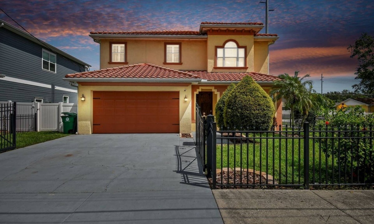 Sun Bay South House | Game Room House, Sleeps 12, Near Everything Tampa