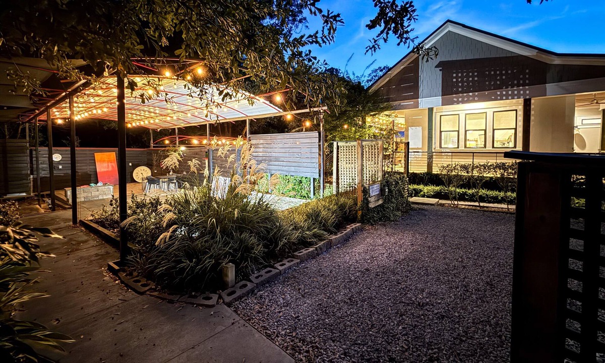 Fairhope House | Gated King Garden Cottage Walkable to Downtown