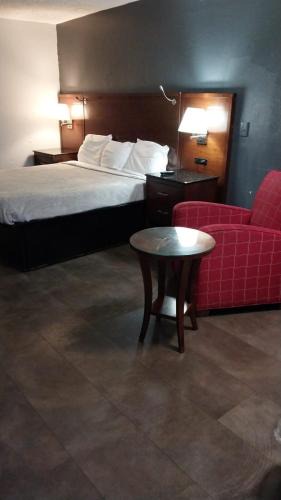 Jackson Apartment | Gated Queen Bed Hotel Suite - Gated 205