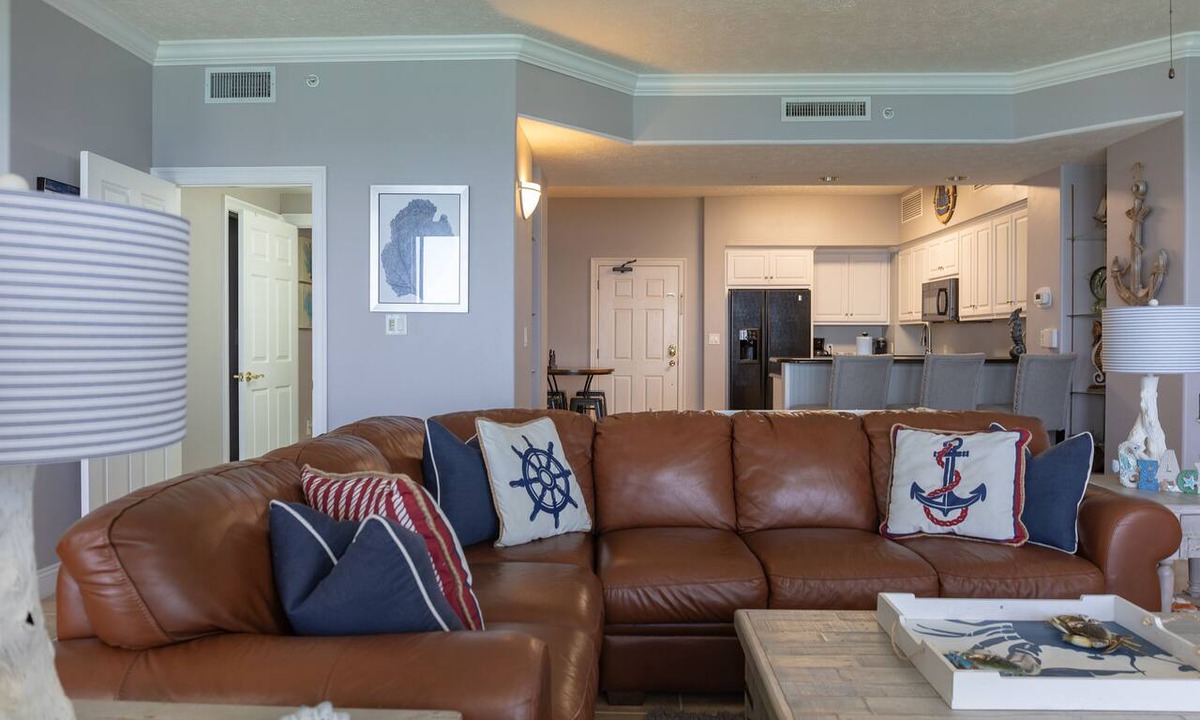 Thomas Drive Condo | GC 2 BDRM - 2 KING BEDS; Gulf front 40 Ft Balc; Spec View; Bch Chair Serv Incld!