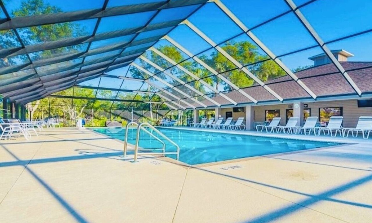 Crystal River Cabin | Get 10% off on weekly stay or 15% on monthly stay. Fully equipped cabin. CR. Fl