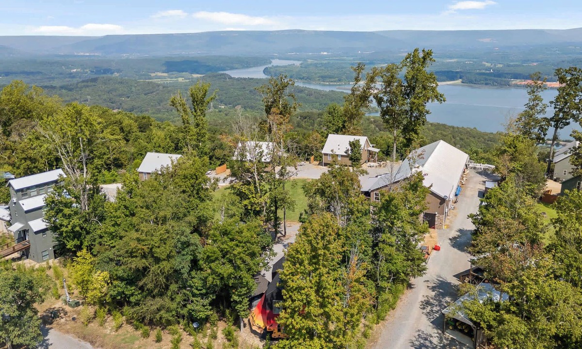Bryant Cabin | Get InTents indoor pool, hot tub, & more!