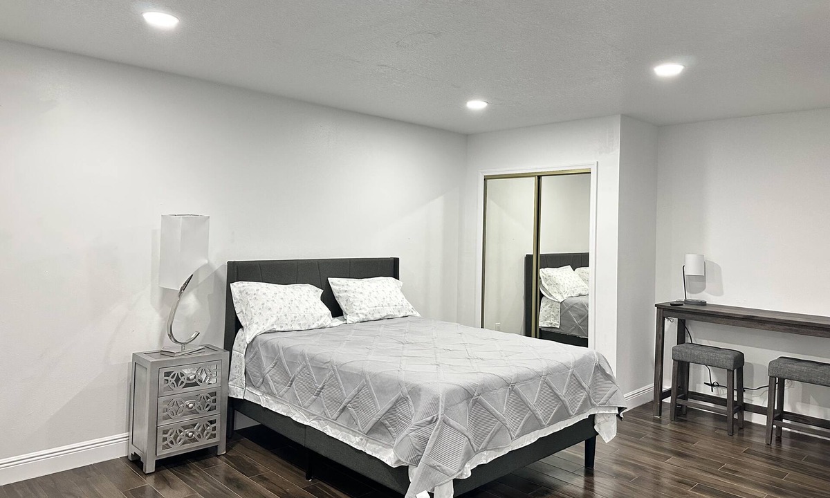 Lutz Apartment | Getaway / Private SUITE B Tranquility 🏡 close to ✈️ beach, mall, park, zoo