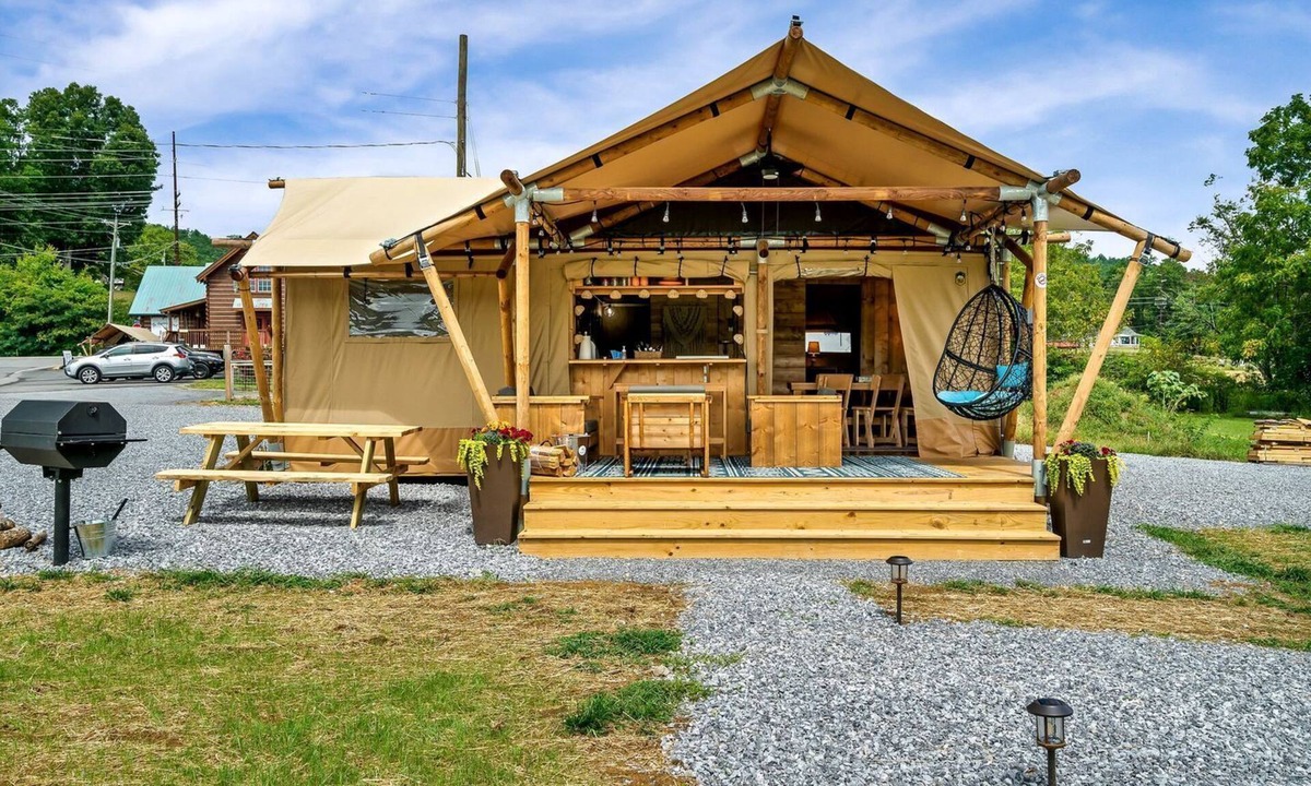 Wears Valley House | Glorious Tented Cabin with Fire Pit and Gorgeous Sky Views in Sevierville, Tennessee