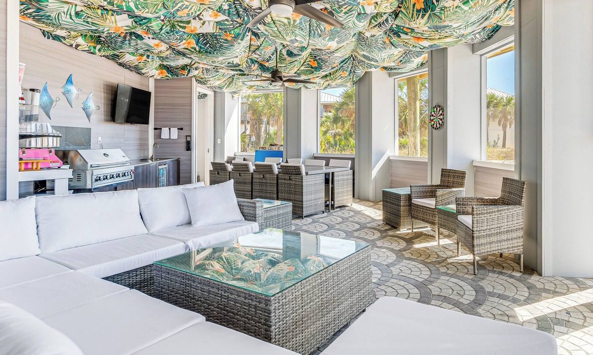 Pensacola Beach Cottage | Golf Cart + Elevator: Retreat 1 Block to Beach