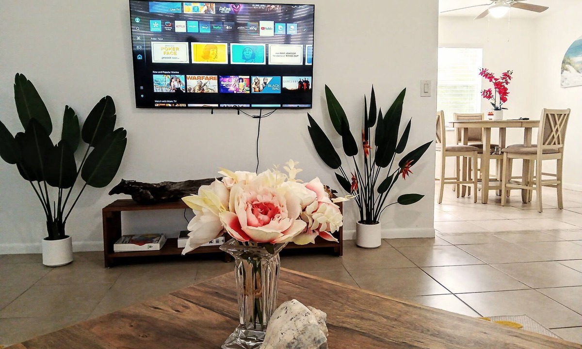 Sebastian Highlands House | Golf, Fishing & Skydive , close Tiki Bar & Beach , water front dining, Pet’s Ok