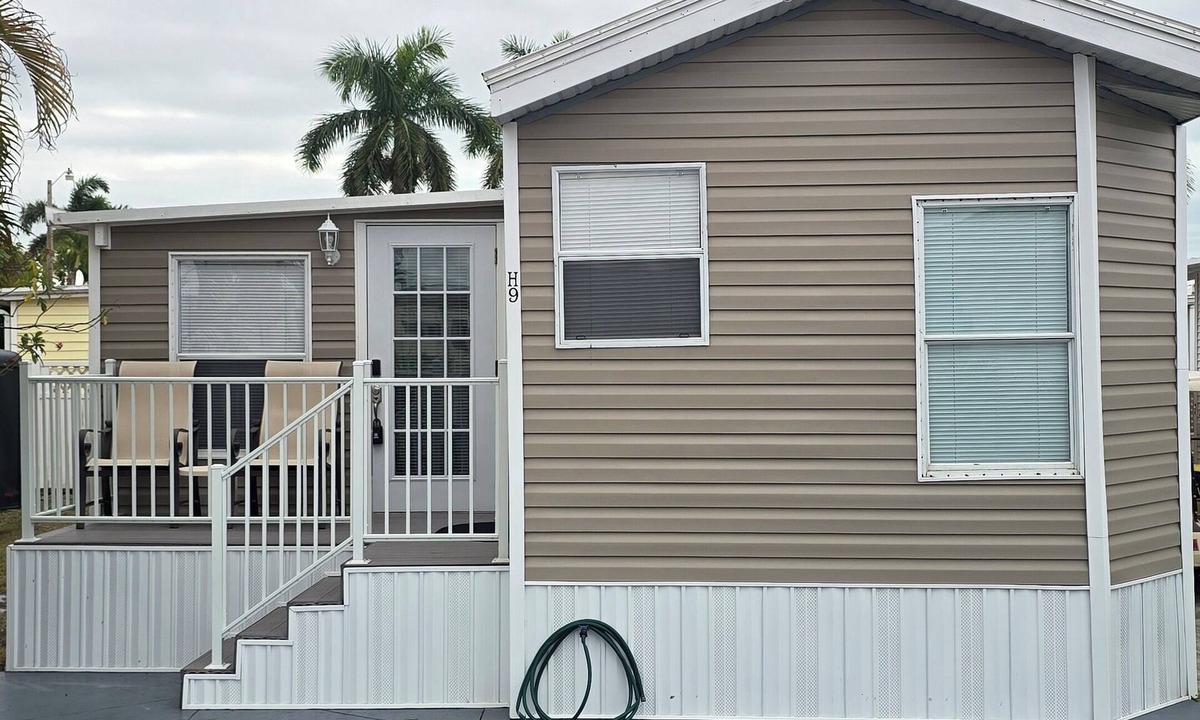 Iona House | Gorgeous 2-bedroom 2-Bathroom home a couple of miles from Fort Myers Beach