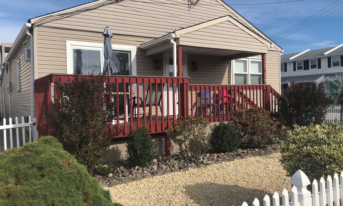 Brigantine House | GORGEOUS BEACH HOUSE, TOP LOCATION! WALK TO BEACH, ICE CREAM, EATERIES. DOGS OK
