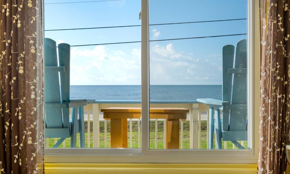 Alligator Point House | Gorgeous views! Beautiful Gulf Beach Home! Weekly and Monthly Specials!