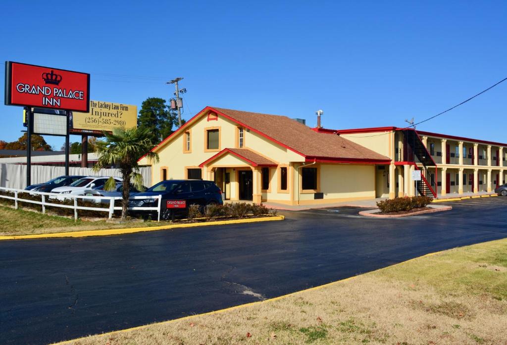 Huntsville Hotel | Grand Palace Inn