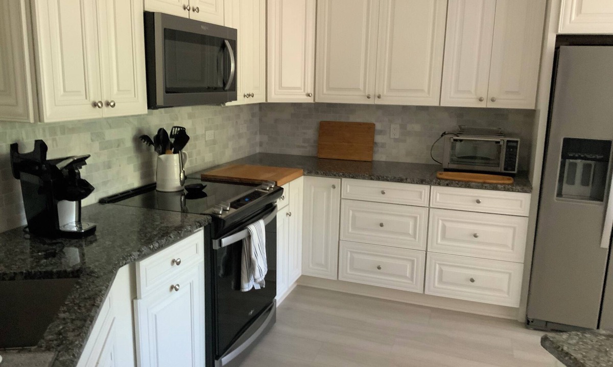 Pelican Bay Condo | Great Condo in Avalon, Pelican Bay recently available for seasonal rental