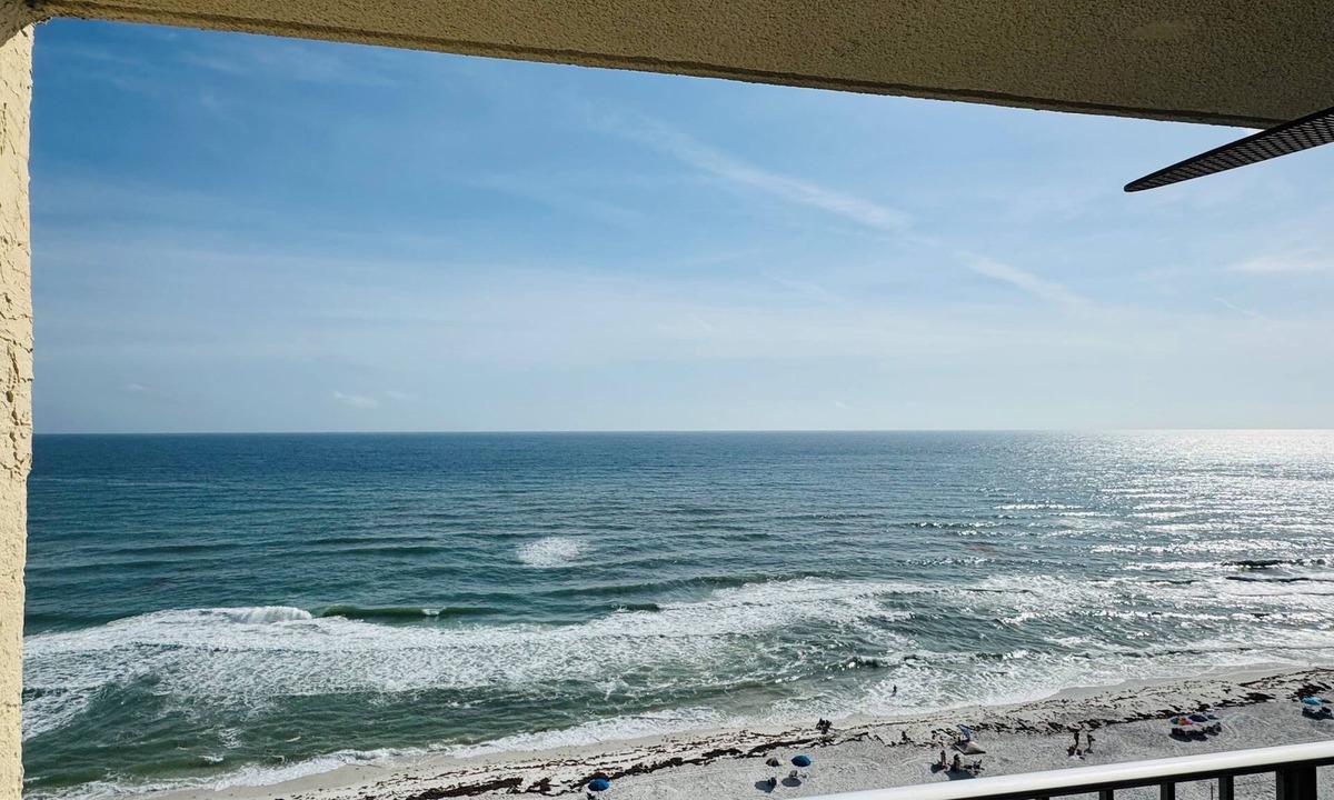 Biltmore Beach Condo | GREAT LAST MINUTE DEAL; 8/22-8/29=1250 Total!5star/Beachfront/FREE Beach Chairs!