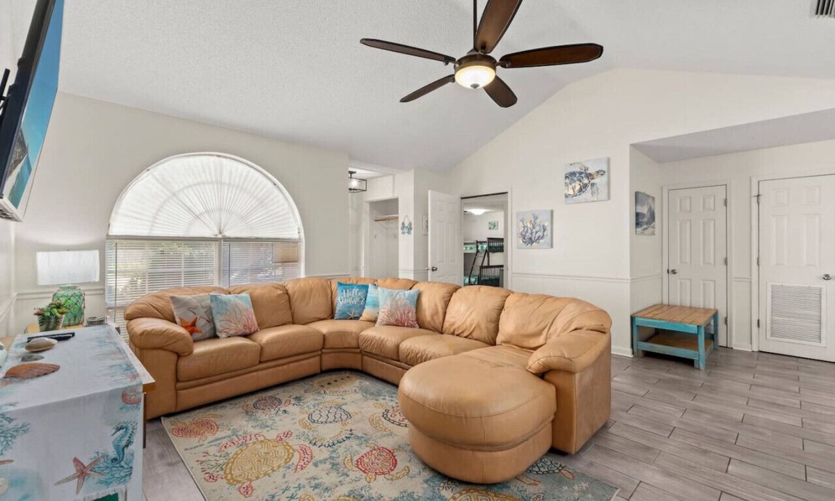 El Centro Beach House | Guava Ohana ~ Cozy Beach Retreat with Hot Tub, Fire Pit & Fenced Backyard